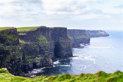 cliffs of moher location